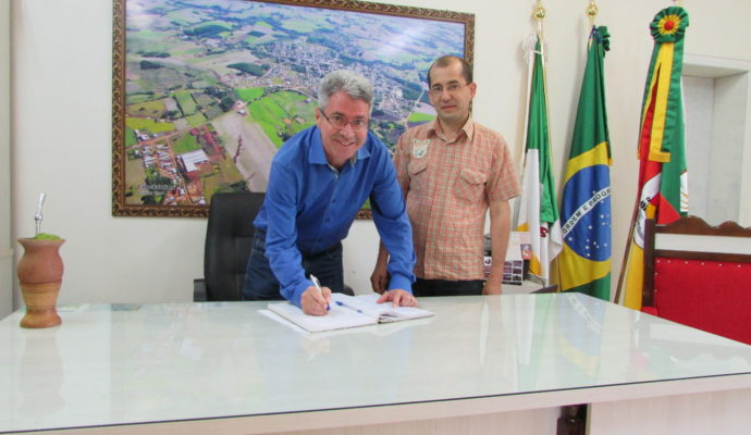 Adroaldo Araújo assume o executivo municipal de Constantina