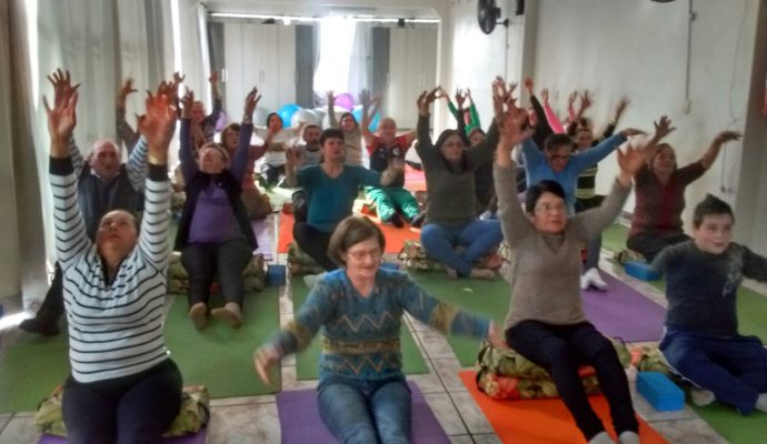 Projeto ArtVida e Saúde promove aulas de Yoga