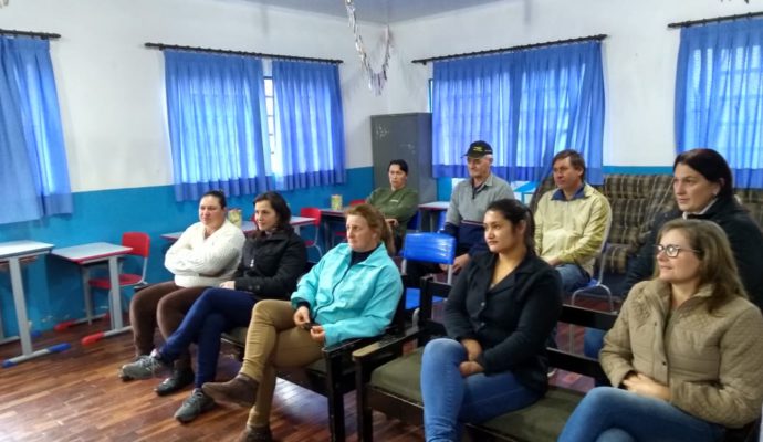 Escola Bento Gonçalves promove palestra sobre tecnologias e relações familiares