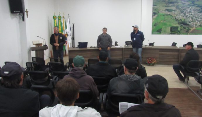 Agricultores participam de capacitação sobre o programa Troca-troca de sementes