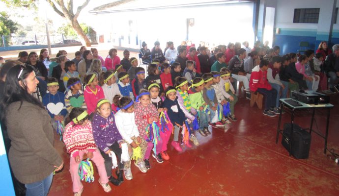 Escola Amândio Araújo realiza apresentações em comemoração à Independência do Brasil