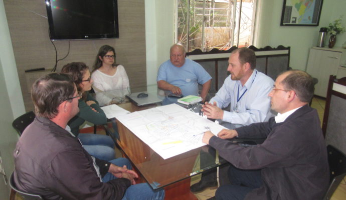 Reunião trata sobre melhorias na rede de água de Constantina