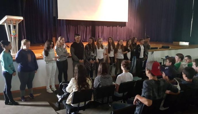 Escola Santa Terezinha promove seminário sobre adolescência e sexualidade