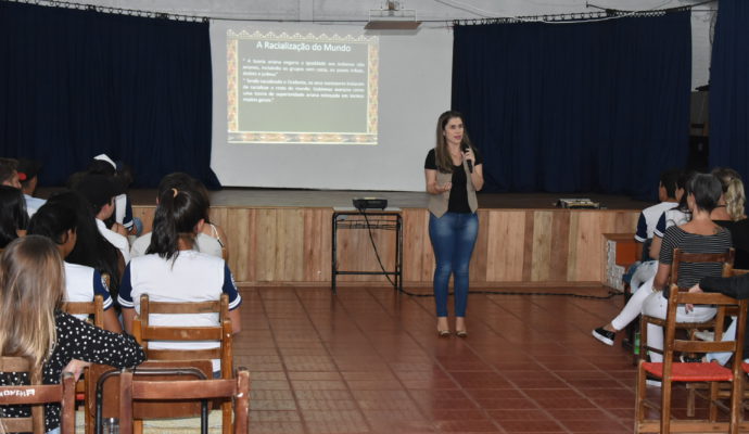 Escola São José promove debate sobre diversidade e preconceito