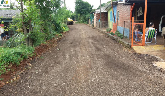 Poder Público usa resíduos de asfalto para melhoramento de ruas do Município