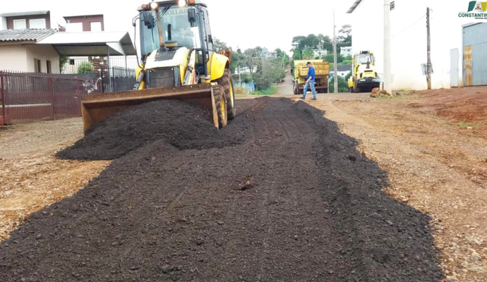 Poder Público usa resíduos de asfalto para melhoramento de ruas do Município