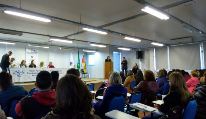 Constantina participa de Fórum da FADERS e apresenta ações de inclusão no município