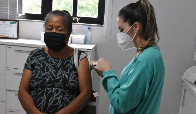 Vacinação contra a COVID-19 inicia em Constantina