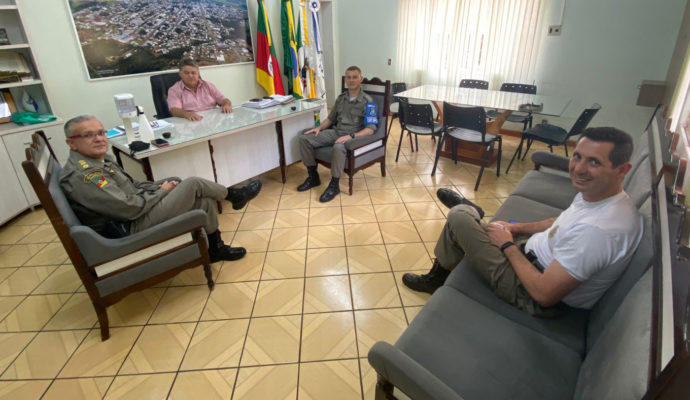 Prefeito Fidel recebe representantes da Polícia Militar