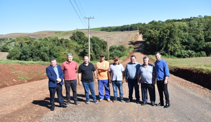 Executivos de Constantina e Engenho Velho acompanham finalização da topografia para atualização do projeto de asfaltamento entre os municípios