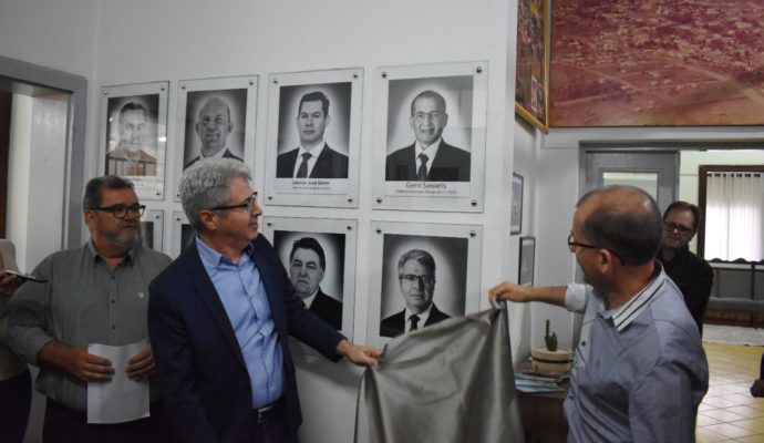 Descerramento das fotos do ex-Prefeito Gerri e Vice Adroaldo abre comemorações dos 63 anos de Constantina