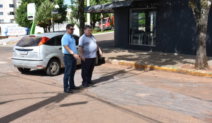 Prefeito Fidel e Gerente regional da CORSAN visitam obras da rede no município