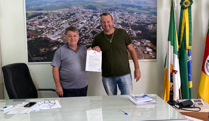 Assinado contrato de execução do calçamento na rua Oralino Danelli
