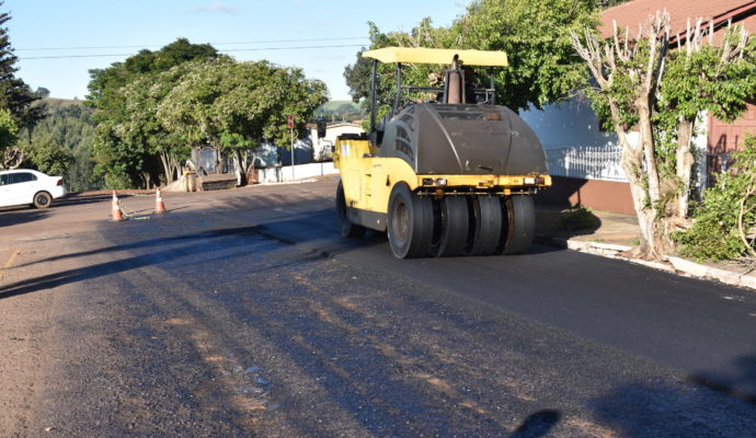 Iniciam obras de recapeamento de ruas do município
