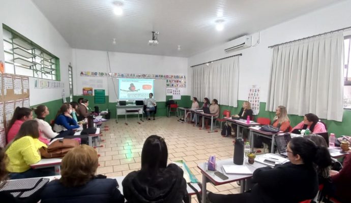 Professores participam de formação do Programa Aprende Brasil