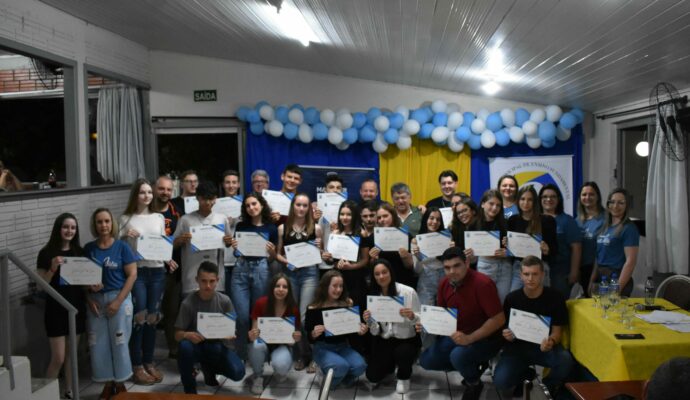 Projeto Jovem Empreendedor forma 23 alunos da EMEF Santa Júlia Billiart