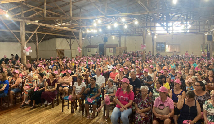 Mais de 500 mulheres participam de evento em homenagem ao 8 de março