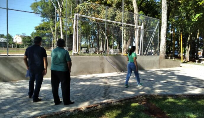 Prefeito Fidel e equipe de engenharia visitam obra de revitalização do Parque Poliesportivo