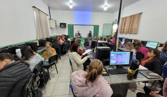 Professores da rede municipal participam de formações no Programa de Desenvolvimento do Aprende Brasil